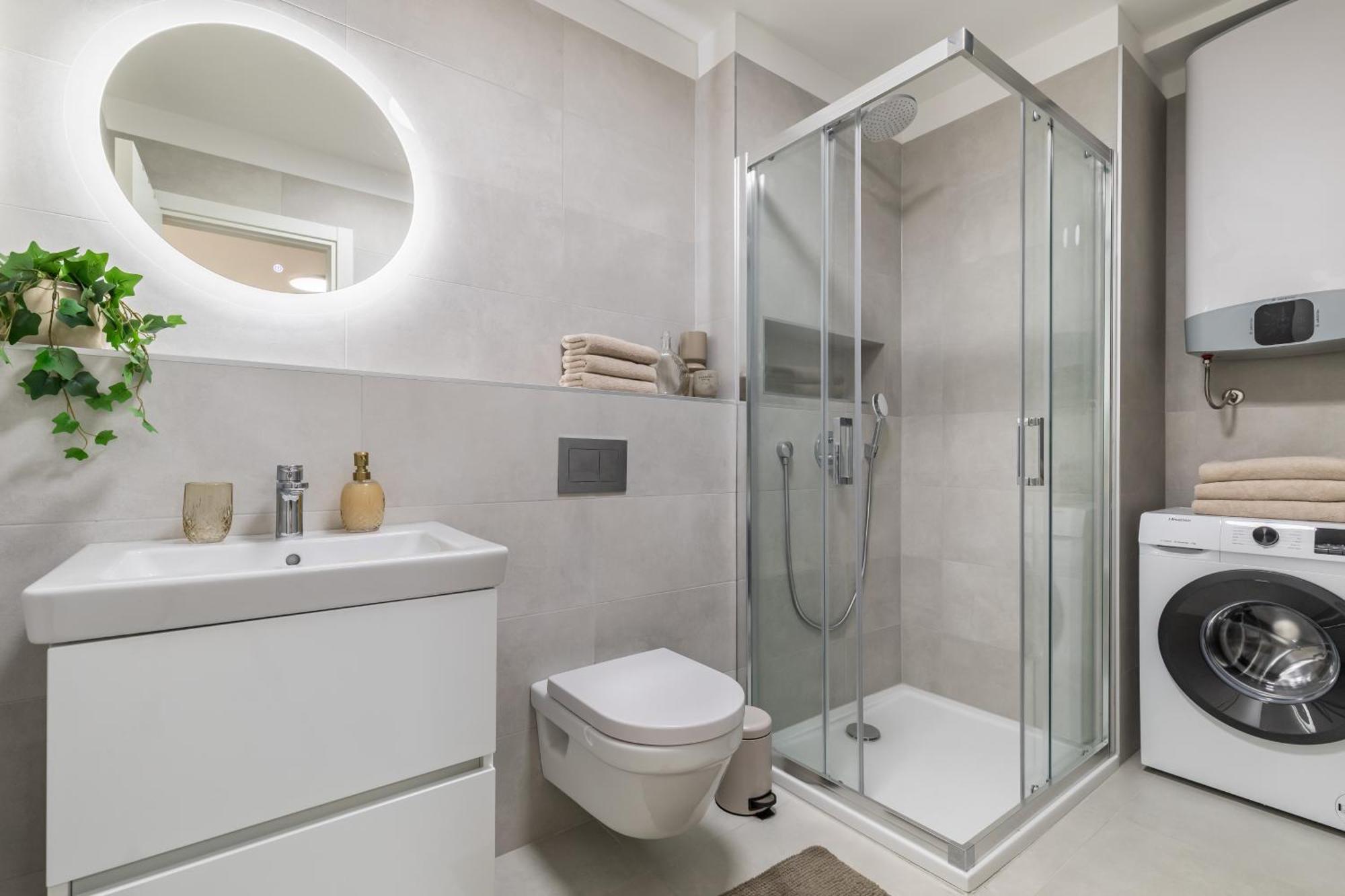 Boutique Soft Tones With Balcony And Secured Garage Apartman *