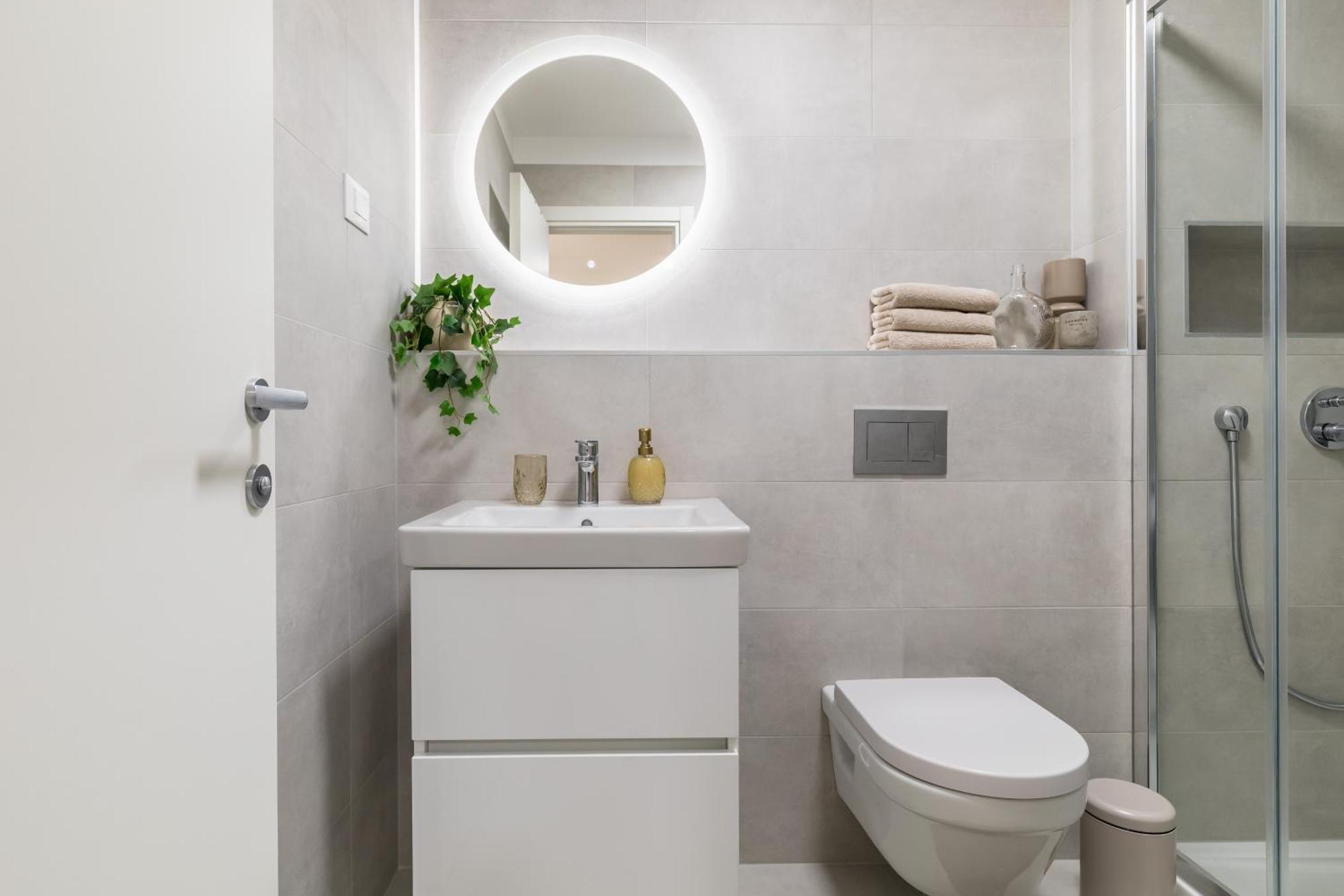 Boutique Soft Tones With Balcony And Secured Garage Apartman Split
